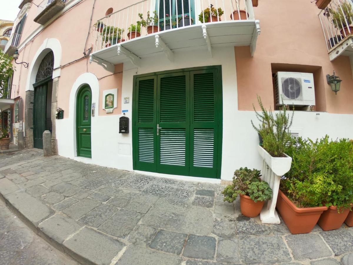 Appartamento sul mare ad Ischia Ponte Esterno foto